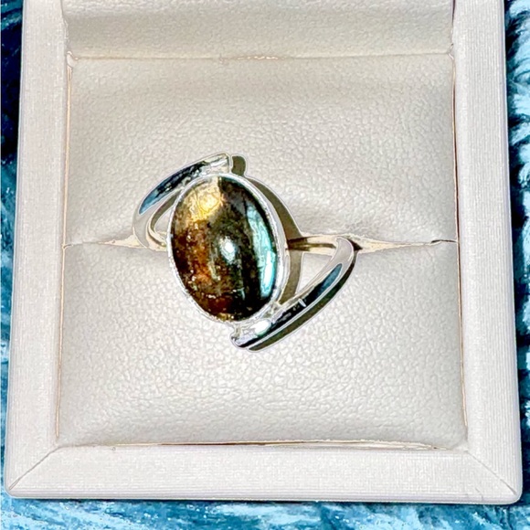 **Price Drop** Sterling Silver Labradorite size 9 Enhance your clairvoyance - Picture 2 of 7